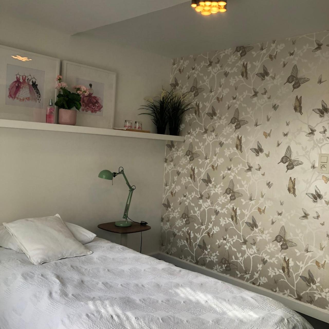 Guesthouse Poppies , Free Parking Остенде Екстер'єр фото